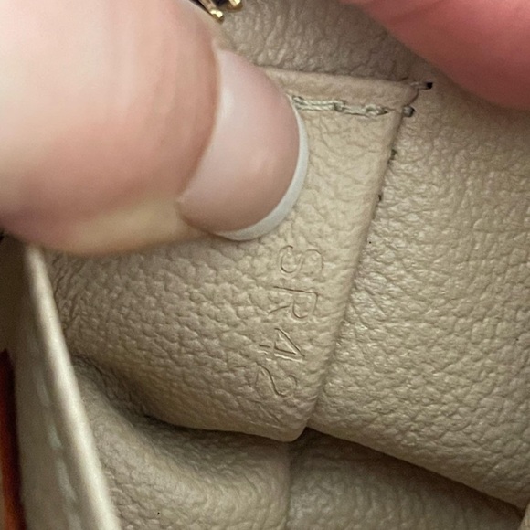 Louis Vuitton Makeup Bag - Picture 2 of 8